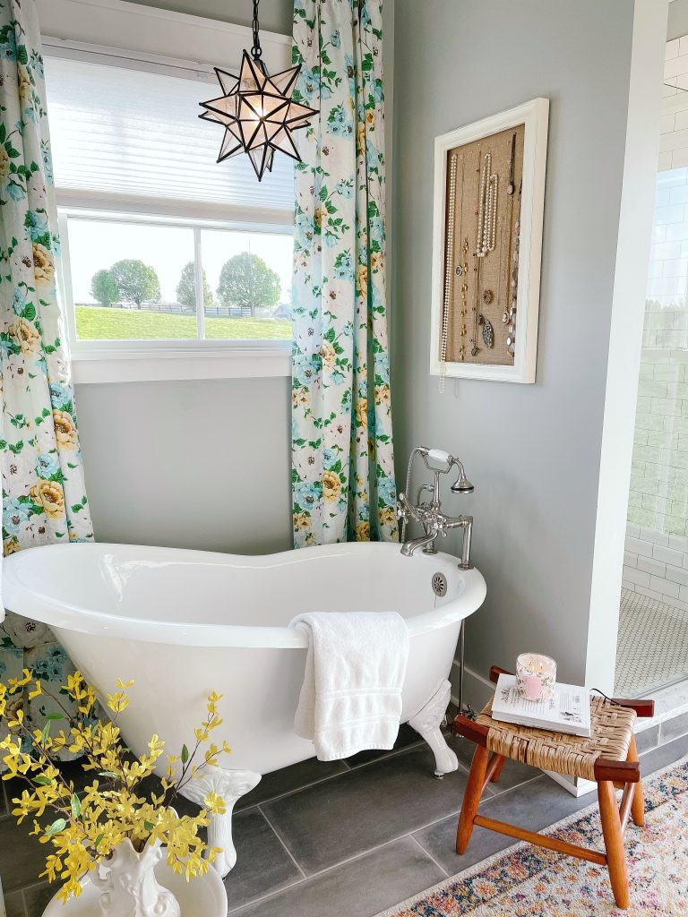 Creating a Cottage Farmhouse Bathroom: 6 quick decor swaps - Green